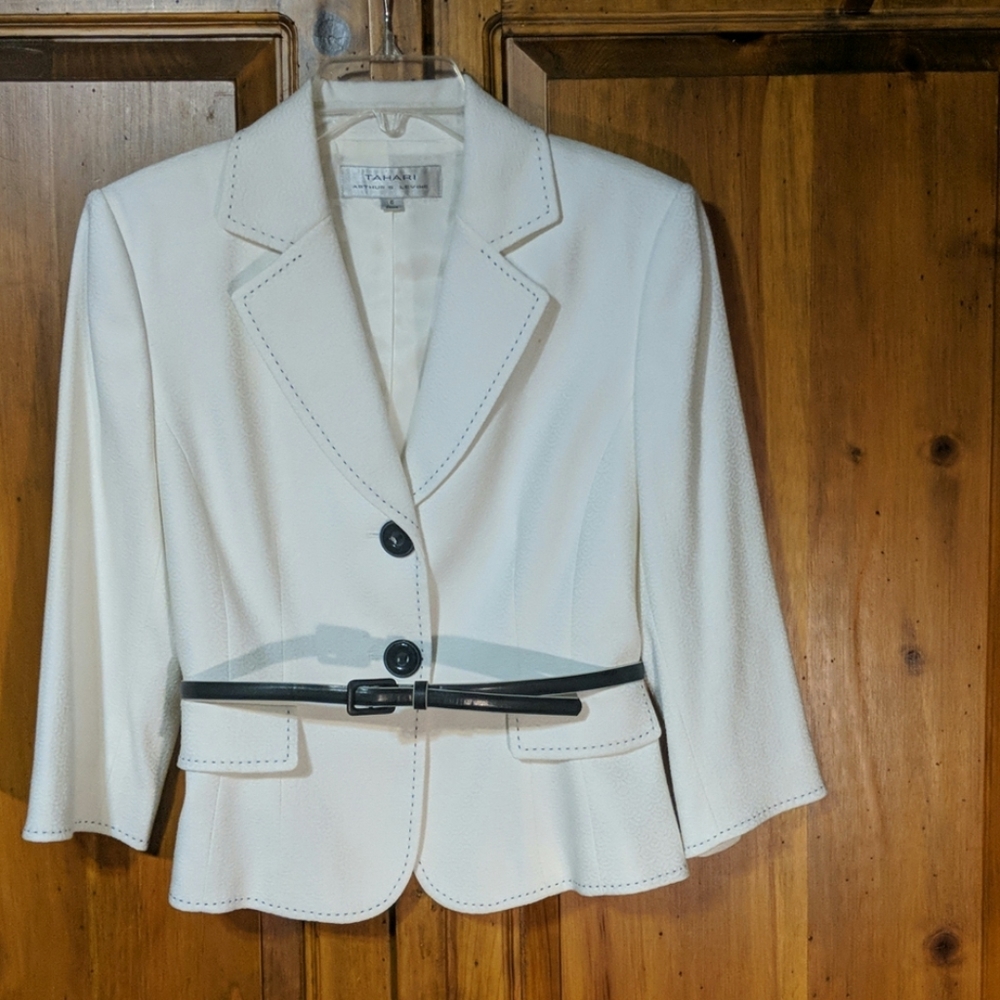 Tahari Arthur S Levine Sophisticated Suit Size 6 - Picture 2 of 8